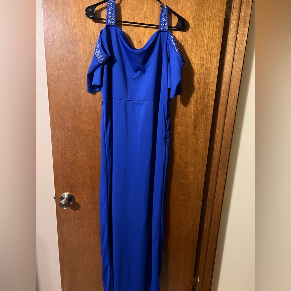 Dress - Picture 3 of 3